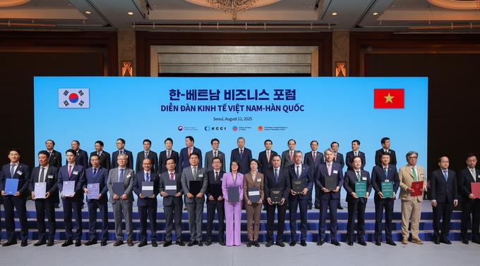 빈펄과 한국 기업 간 업무협약 체결식에는 또 럼 베트남 공산당 서기장과 김민석 국무총리를 비롯해 양국의 고위 관계자들이 참석했다